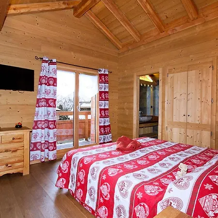 In With Heated Pool Chalet *