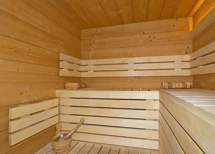 In With Heated Pool Шале Ле дез Альп