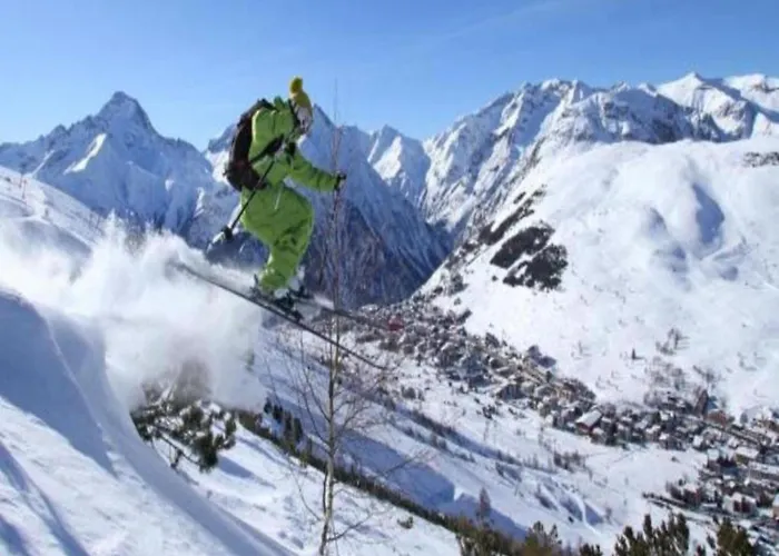 Шале In With Heated Pool Ле дез Альп