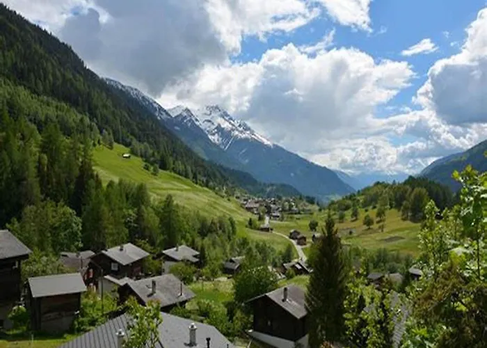 Шале In With Heated Pool Ле дез Альп